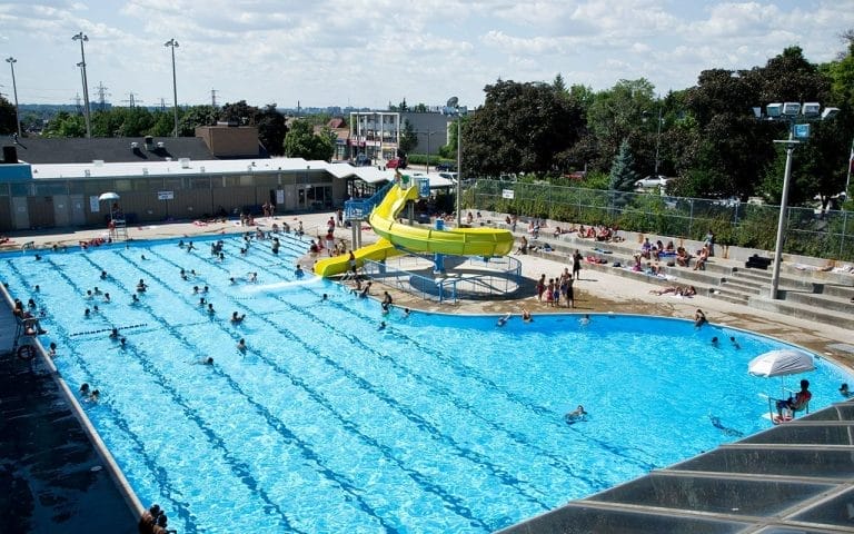 10+ Best Outdoor Swimming Pools in Toronto (Ontario)
