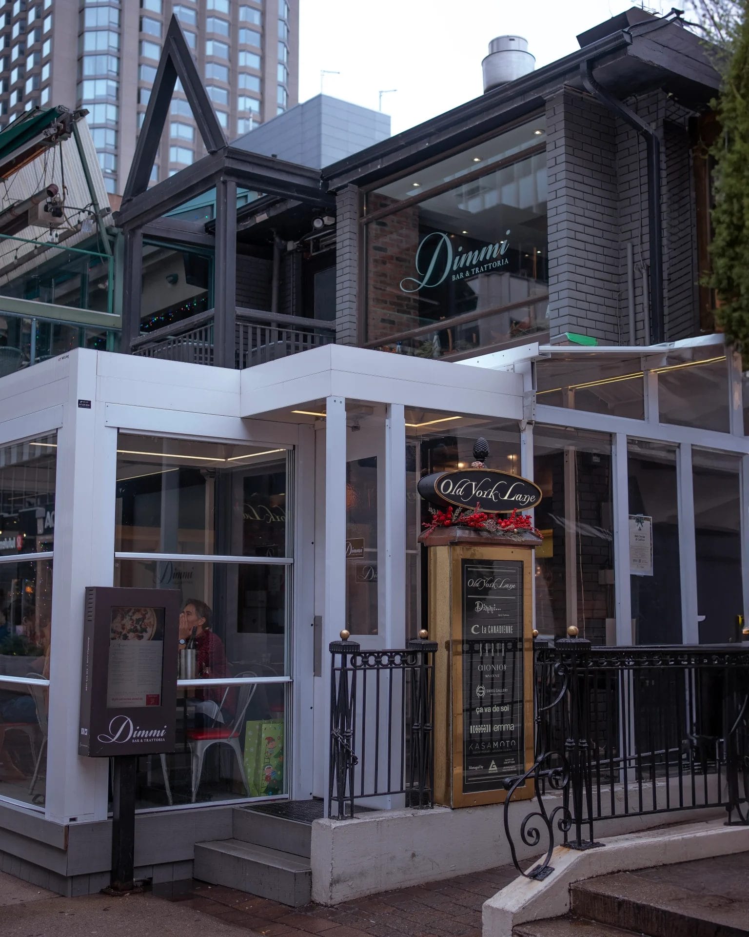 bars near Royal Ontario Museum