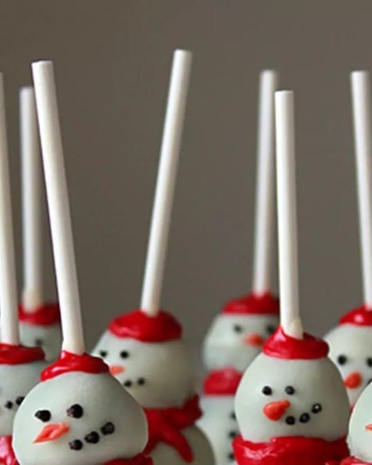 Viral Christmas Recipe: Snowman Cake Pops