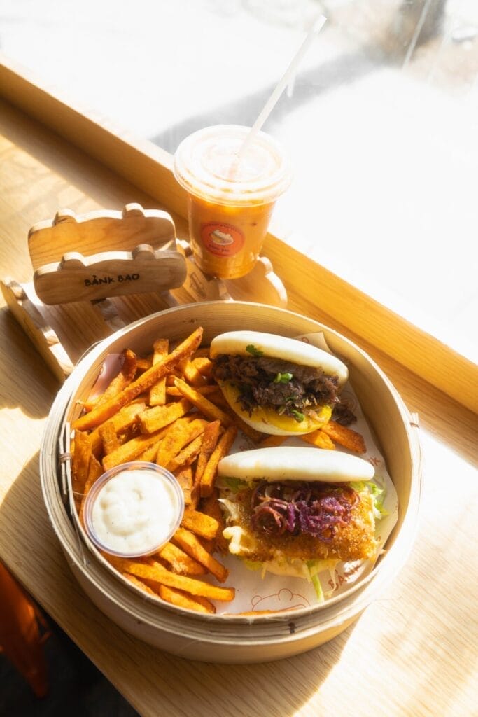 A basket of bao with fries.