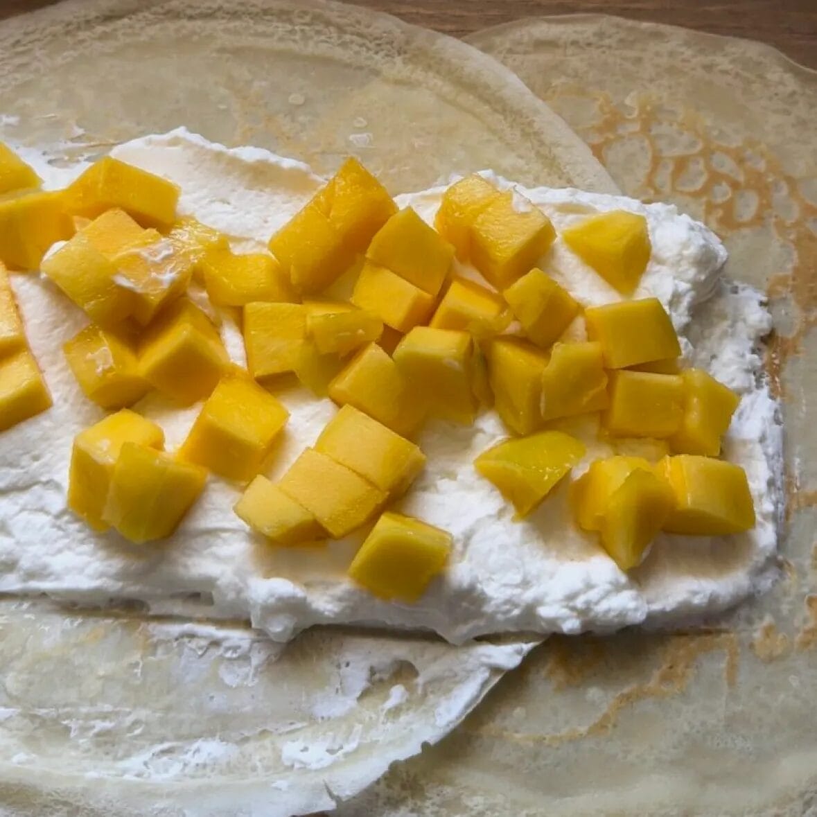 Mango Crepe Roll