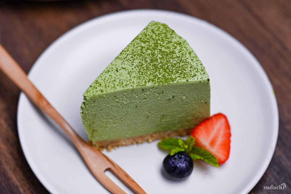 No-bake match cheesecake