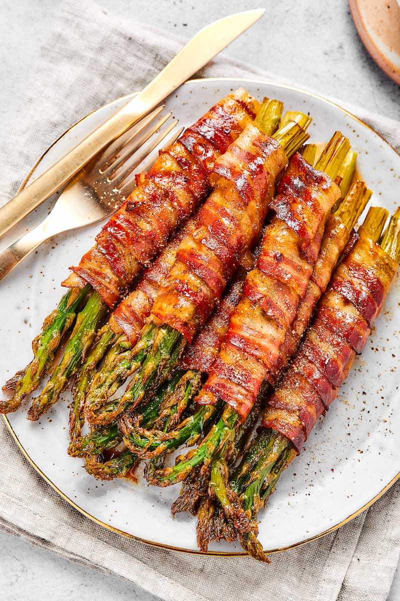 Bundles of grilled asparagus wrapped by bacon