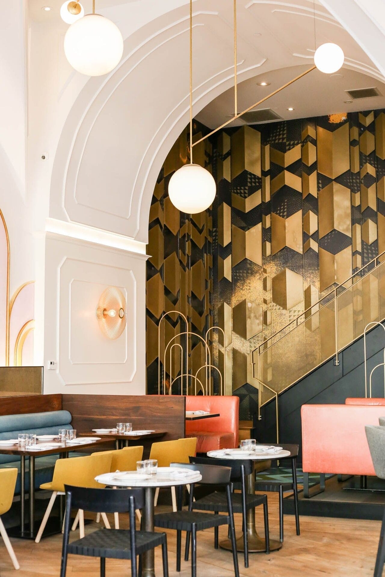 seatings and atmosphere at oretta