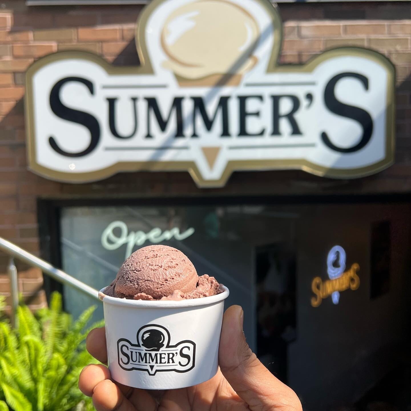 Summer’s Ice Cream - Frozen Treats spots int Toronto