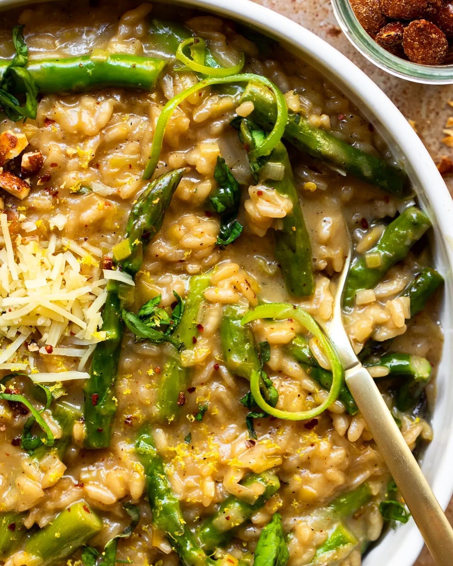 Spring Risotto with Asparagus and Peas: Creamy and Seasonal Dinner Idea