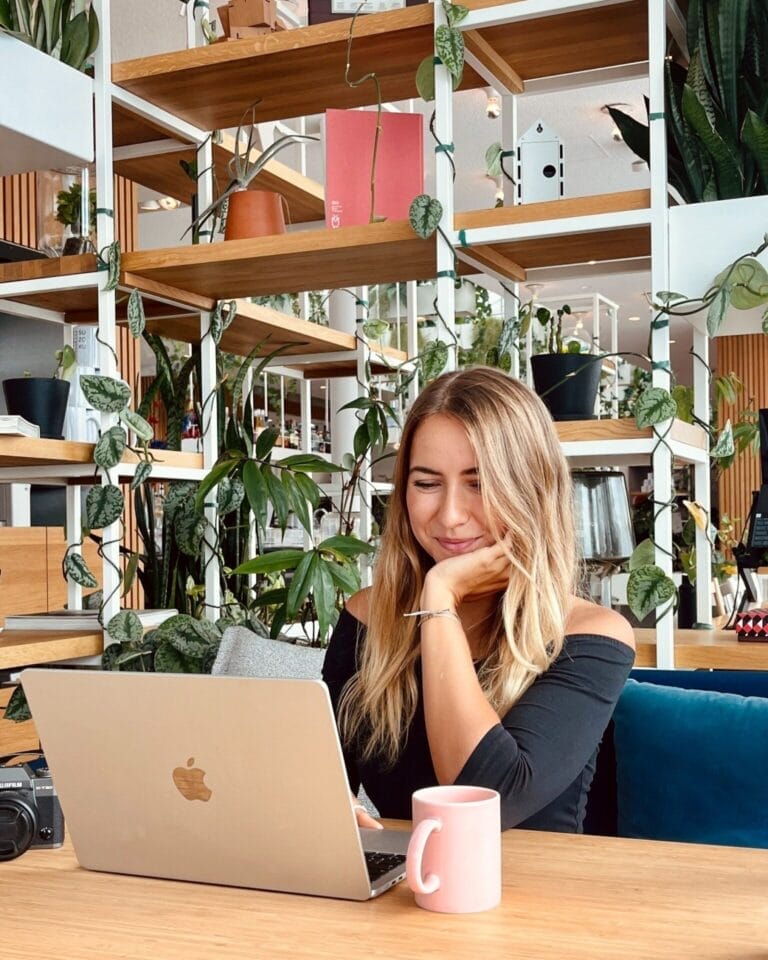 Laptop-Friendly Cafés in Downtown Toronto with Free Wi-Fi