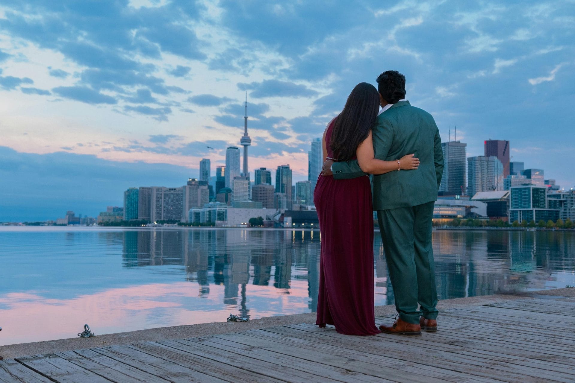Couple solving clues on a Toronto scavenger hunt