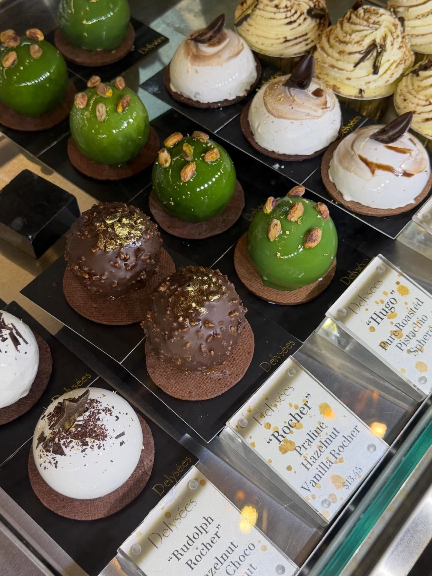 luxury desserts from Delysées Luxury Desserts