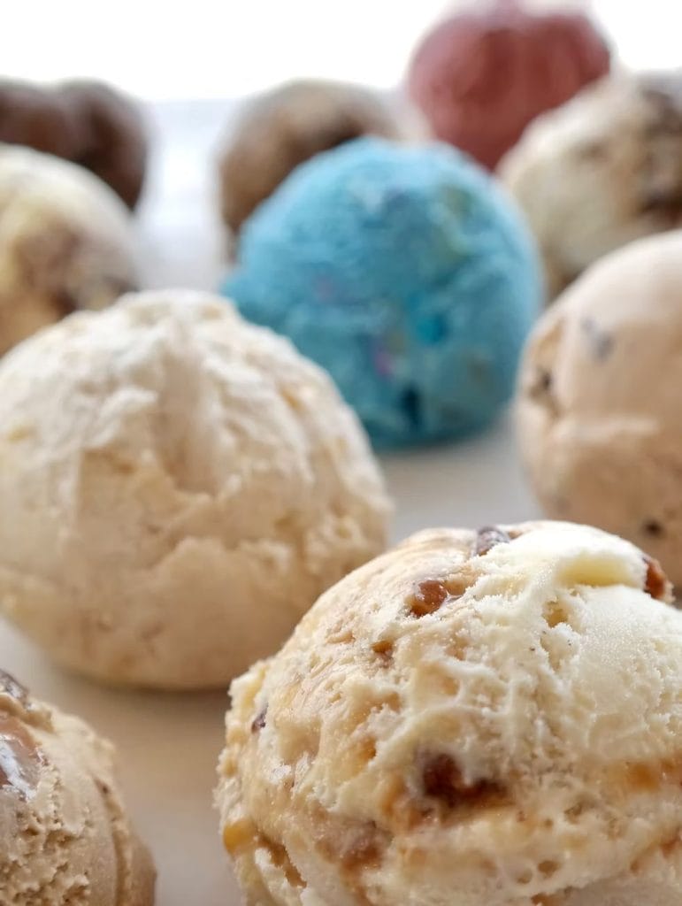Scoops offers house-made ice cream and fresh waffle cones near the Port Credit waterfront, making it a simple go-to after dinner or a lakeside walk.